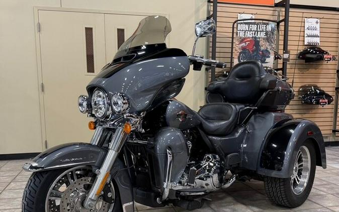 2022 FLHTCUTG Tri Glide® Ultra