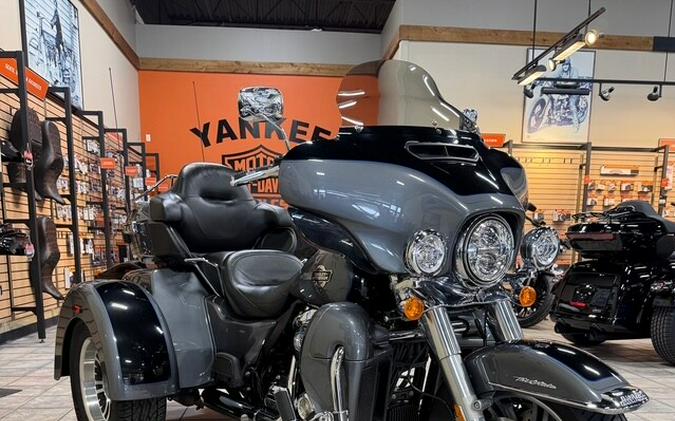2022 FLHTCUTG Tri Glide® Ultra