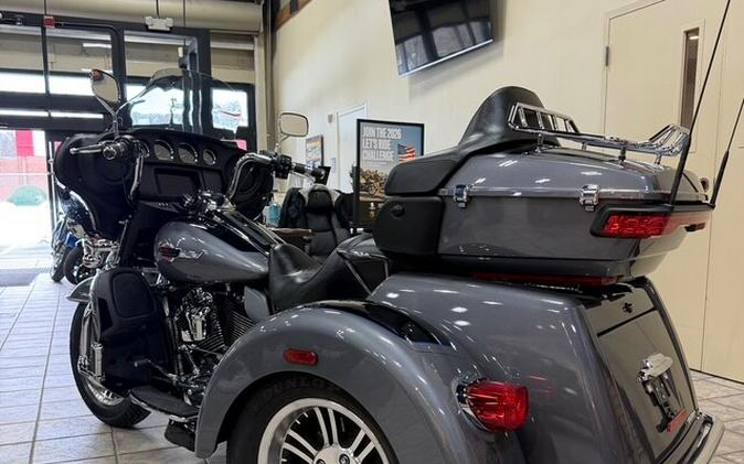 2022 FLHTCUTG Tri Glide® Ultra
