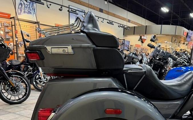 2022 FLHTCUTG Tri Glide® Ultra