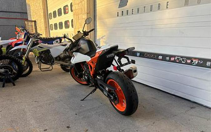 2026 KTM 990 Duke R