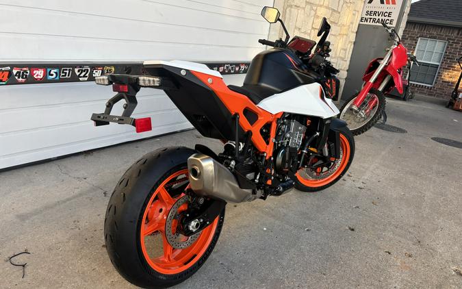 2026 KTM 990 Duke R