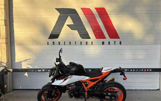2026 KTM 990 Duke R