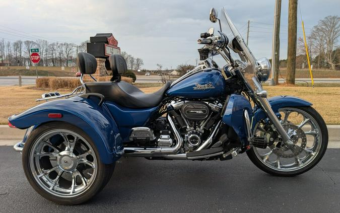 2022 Harley-Davidson® Freewheeler® Reef Blue