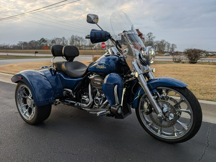 2022 Harley-Davidson® Freewheeler® Reef Blue