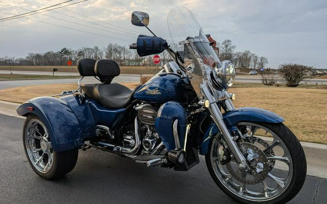 2022 Harley-Davidson® Freewheeler® Reef Blue