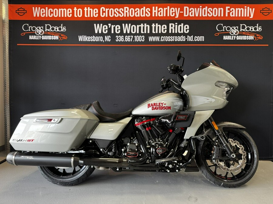 2025 Harley-Davidson® CVO™ Road Glide® ST Mercury Silver