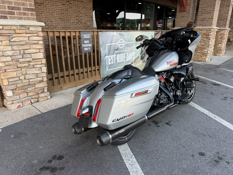 2025 Harley-Davidson® CVO™ Road Glide® ST Mercury Silver