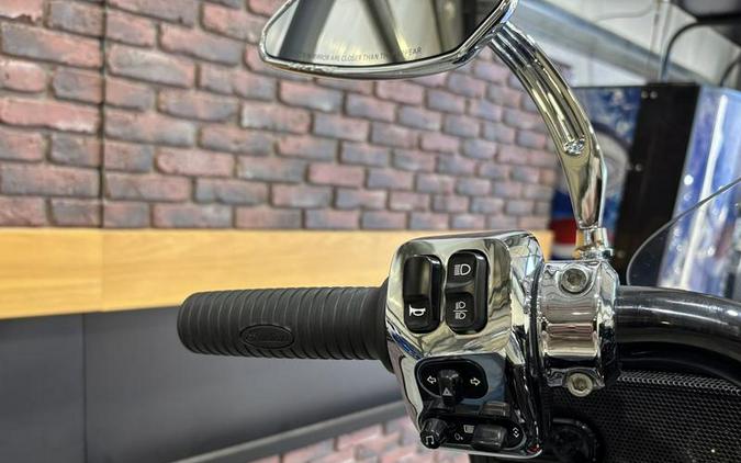 2020 Indian Motorcycle® Chieftain® Elite Thunder Black Vivid Crystal/Wildfire Red Candy