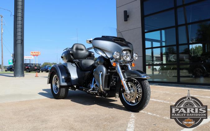 2022 Harley-Davidson Tri Glide Ultra Gauntlet Gray Metallic - Black Finish