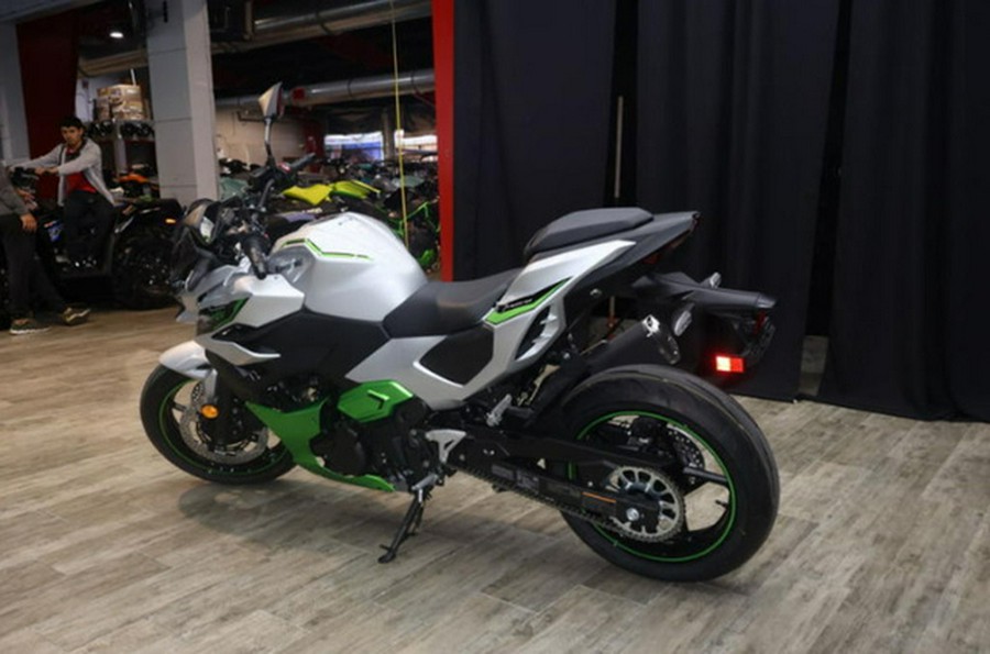 2024 Kawasaki Z7 Hybrid ABS