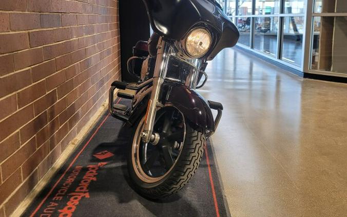 2014 Harley-Davidson® Switchback™ BLACKND CAYENNE FLD103