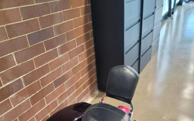 2014 Harley-Davidson® Switchback™ BLACKND CAYENNE FLD103