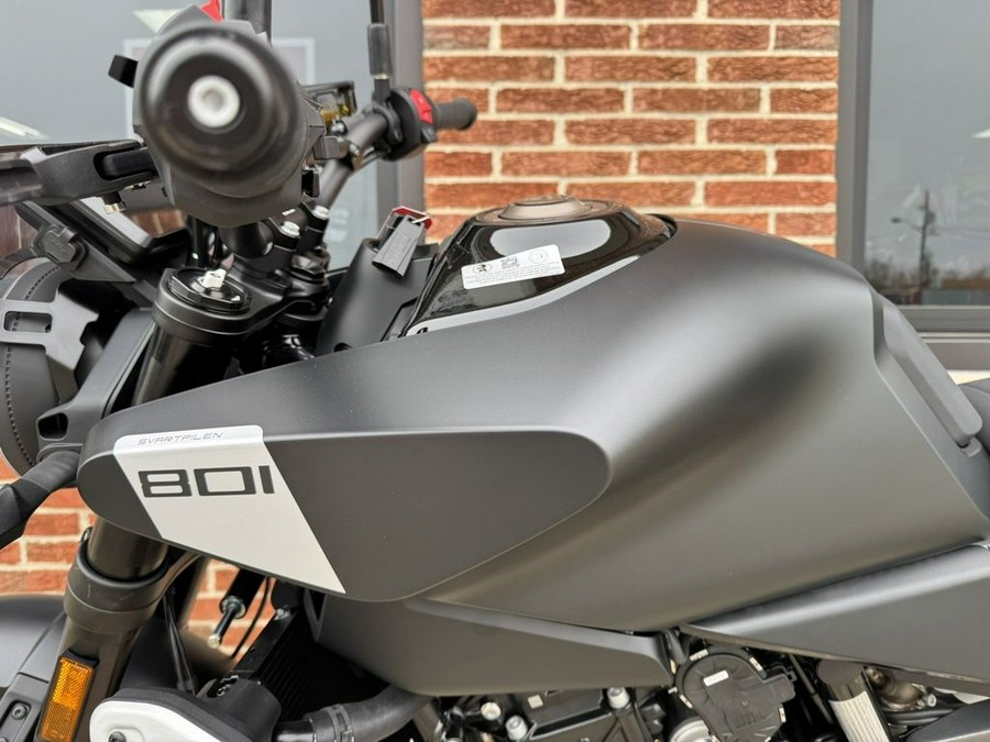 2025 Husqvarna® Svartpilen 801