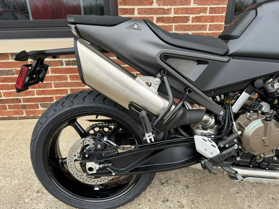 2025 Husqvarna® Svartpilen 801