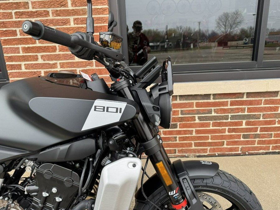 2025 Husqvarna® Svartpilen 801