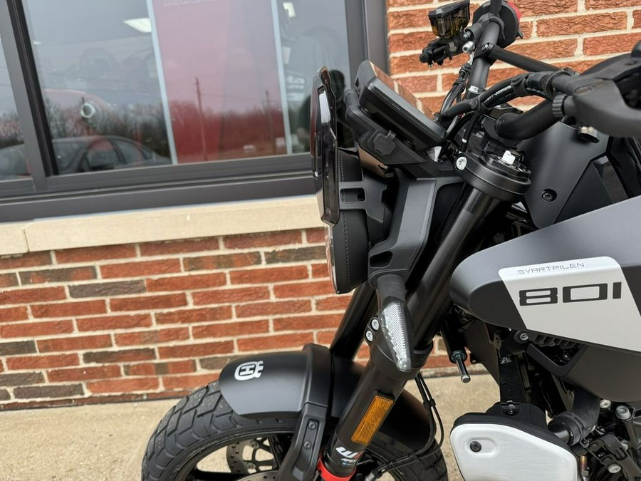 2025 Husqvarna® Svartpilen 801