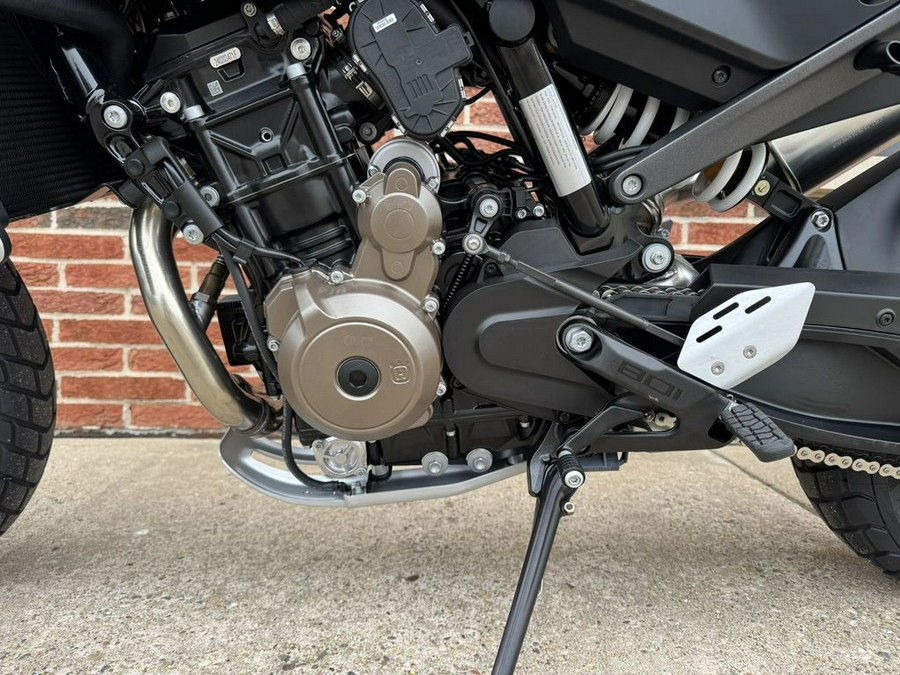 2025 Husqvarna® Svartpilen 801