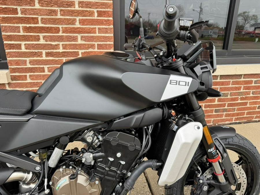 2025 Husqvarna® Svartpilen 801