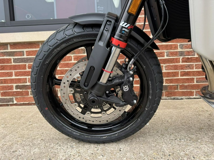 2025 Husqvarna® Svartpilen 801