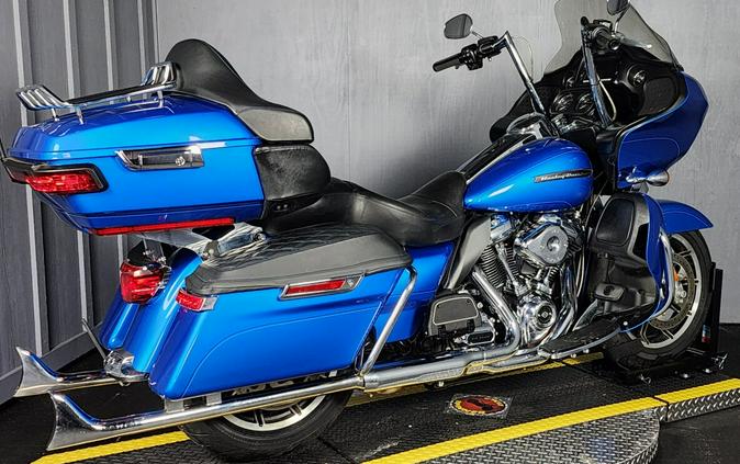 2018 Harley-Davidson Road Glide Ultra FLTRU ELECTRIC BLUE W/PINSTRIP