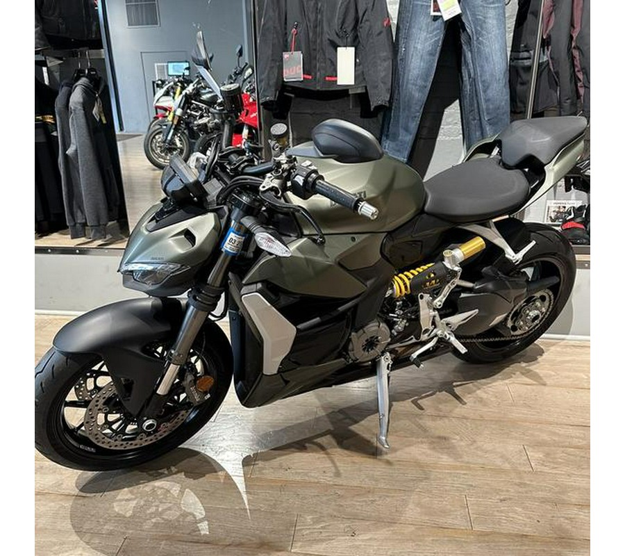 2023 Ducati Streetfighter V2 Storm Green