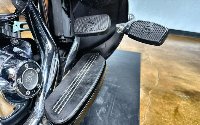 2016 Harley-Davidson® Ultra Limited Low WHSKY/V BLK W/PINSTRIPE