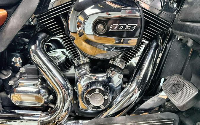 2016 Harley-Davidson® Ultra Limited Low WHSKY/V BLK W/PINSTRIPE