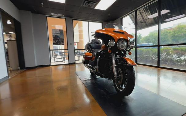 2016 Harley-Davidson® Ultra Limited Low WHSKY/V BLK W/PINSTRIPE