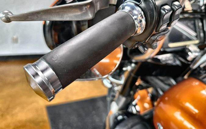 2016 Harley-Davidson® Ultra Limited Low WHSKY/V BLK W/PINSTRIPE
