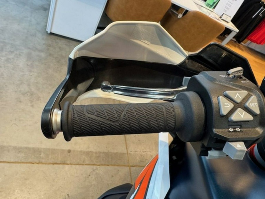 2024 KTM Adventure 890 R