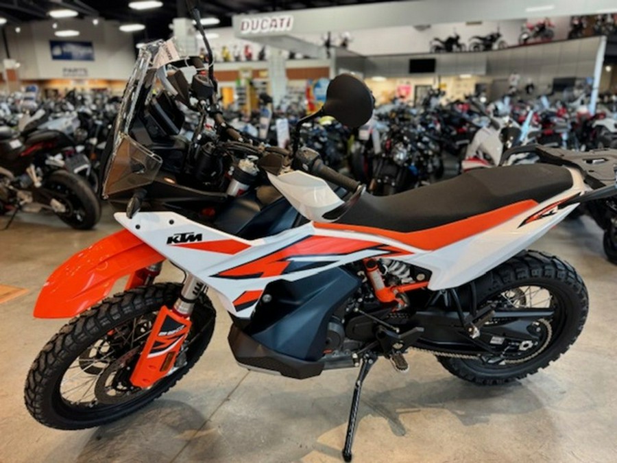 2024 KTM Adventure 890 R