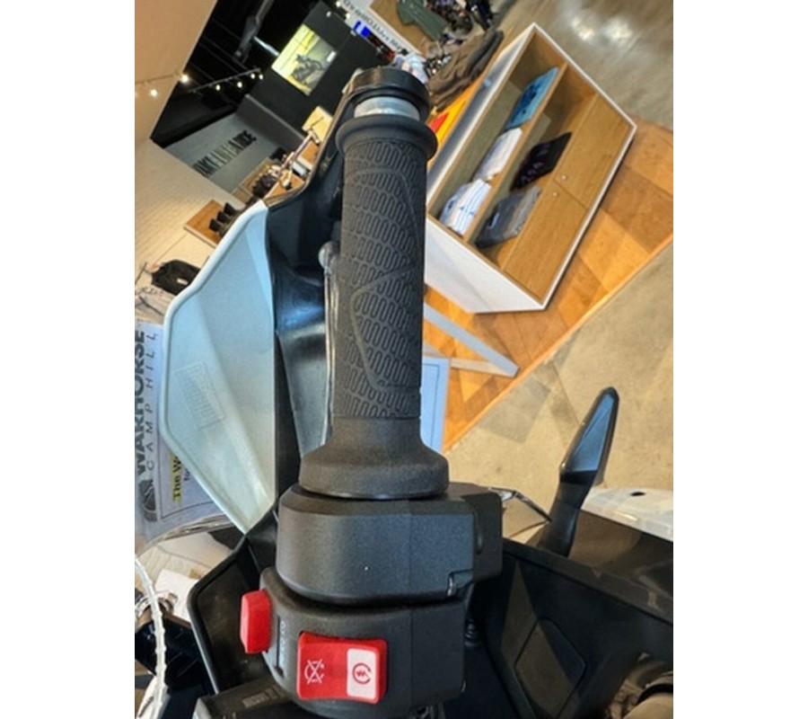 2024 KTM Adventure 890 R