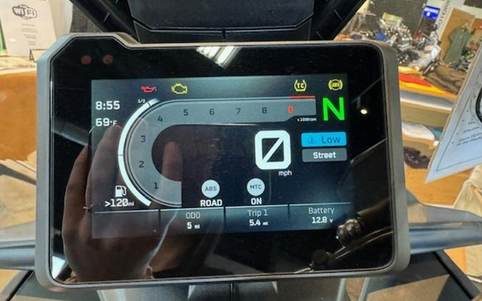 2024 KTM Adventure 890 R