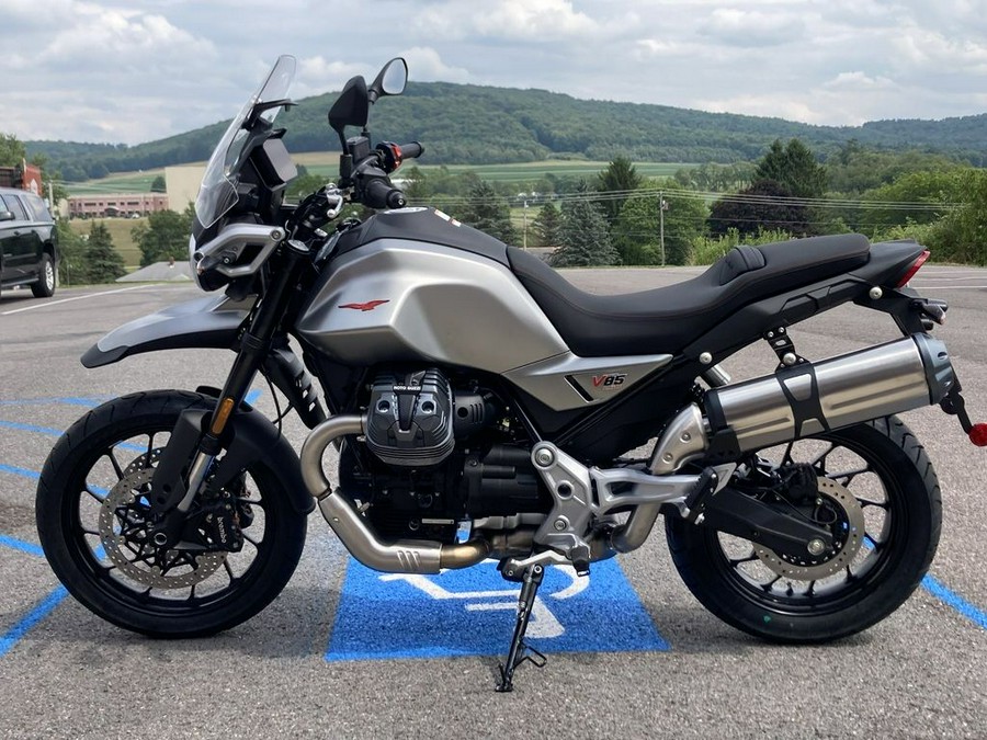 2025 Moto Guzzi V85 Strada