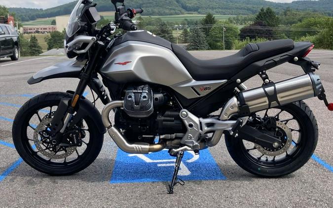 2025 Moto Guzzi V85 Strada