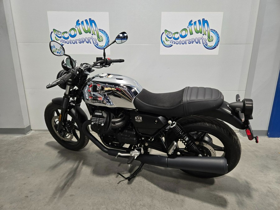 2025 Moto Guzzi V7 Stone