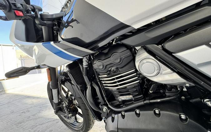 2026 Triumph Thruxton 400 Pearl Metallic White / Storm Grey