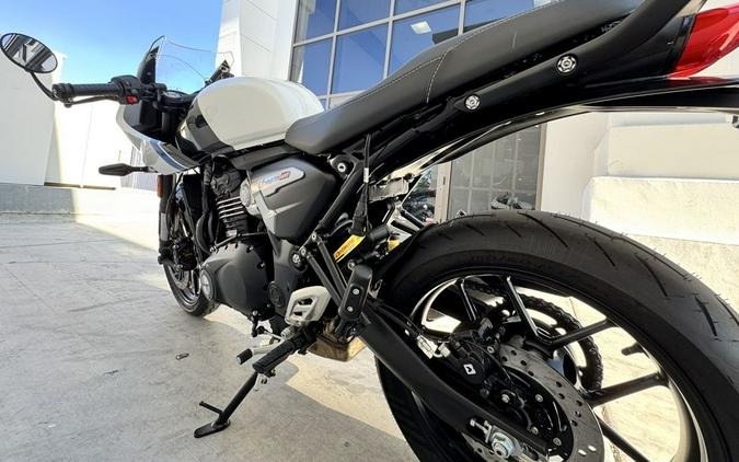 2026 Triumph Thruxton 400 Pearl Metallic White / Storm Grey