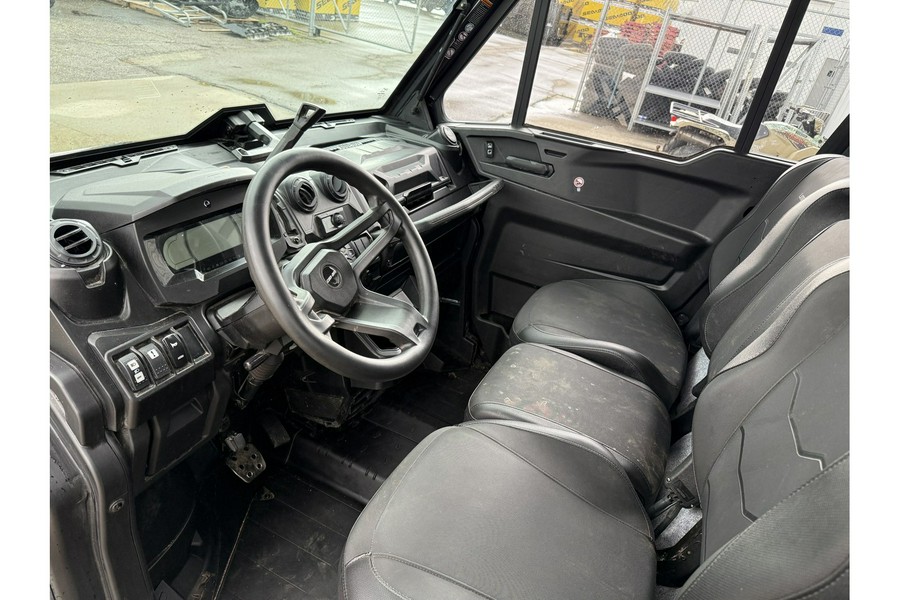 2025 DEFENDER LIMITED RED - Can-Am