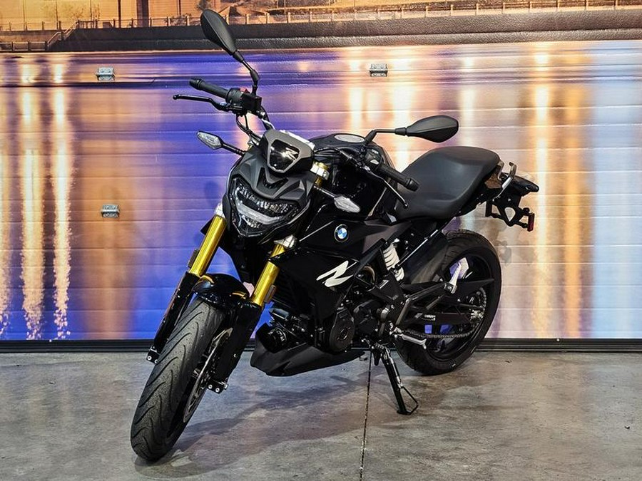 2024 BMW G 310 R Triple Black