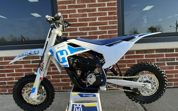 2024 Husqvarna® EE 3