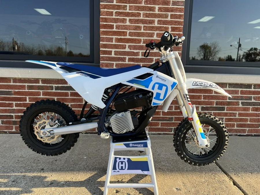 2024 Husqvarna® EE 3