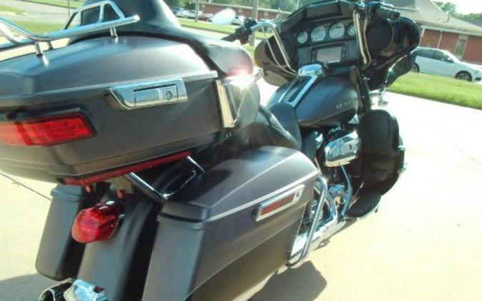 2017 Harley-Davidson® FLHTKL - Ultra Limited Low
