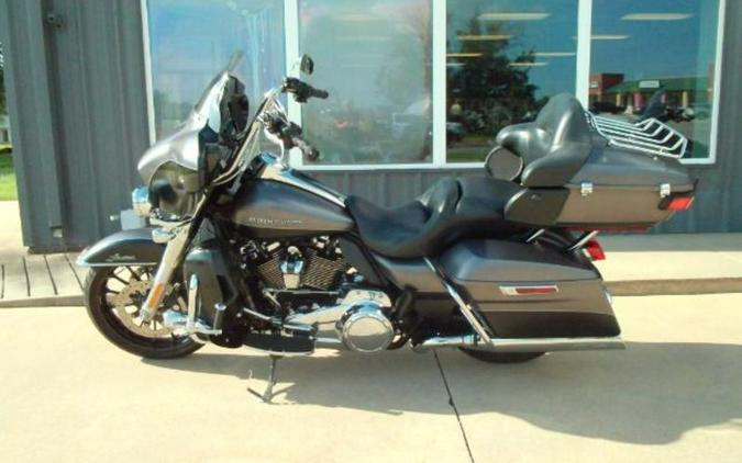 2017 Harley-Davidson® FLHTKL - Ultra Limited Low