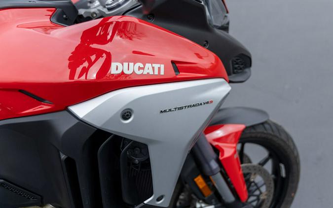 2022 Ducati Multistrada V4S Ducati Red / Alloy Wheels