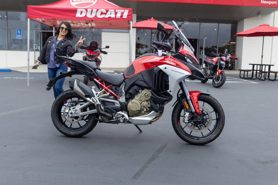 2022 Ducati Multistrada V4S Ducati Red / Alloy Wheels