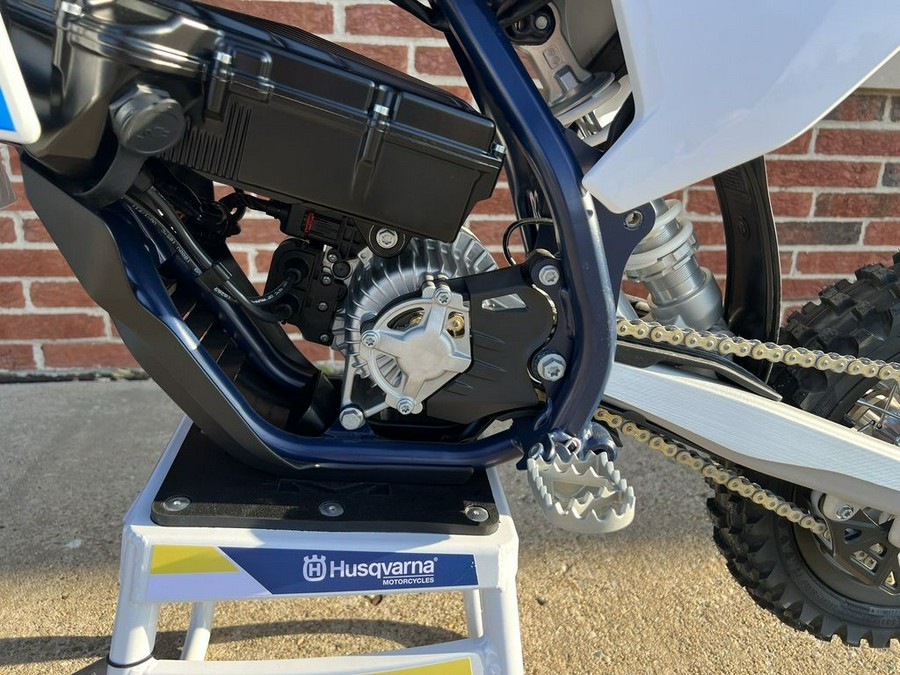 2024 Husqvarna® EE 5