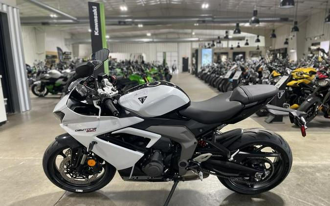 2025 Triumph Daytona 660 Snowdonia White/Sapphire Black