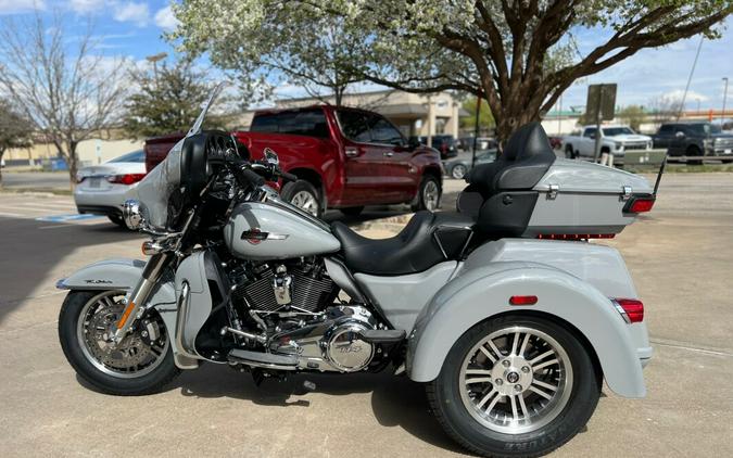 2024 Harley-Davidson® Tri Glide® Ultra Billiard Gray